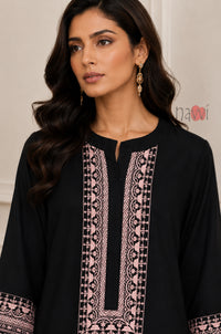 Classic Grace Embroidered Kurta Pant Set - Navvi.in