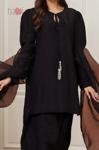 Elegant Keyhole Neck Straight Kurta Pant Set