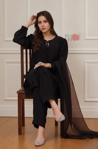 Elegant Keyhole Neck Straight Kurta Pant Set