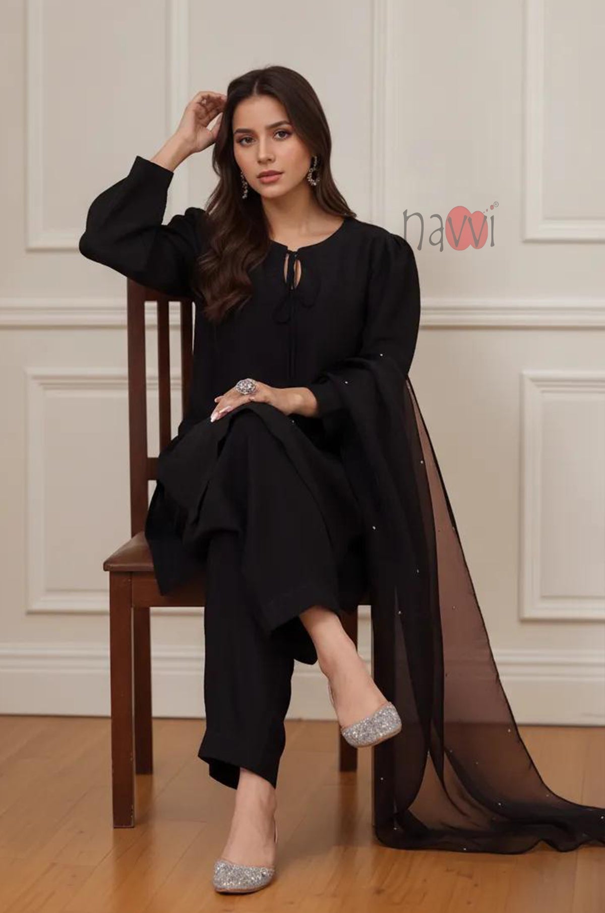 Elegant Keyhole Neck Straight Kurta Pant Set