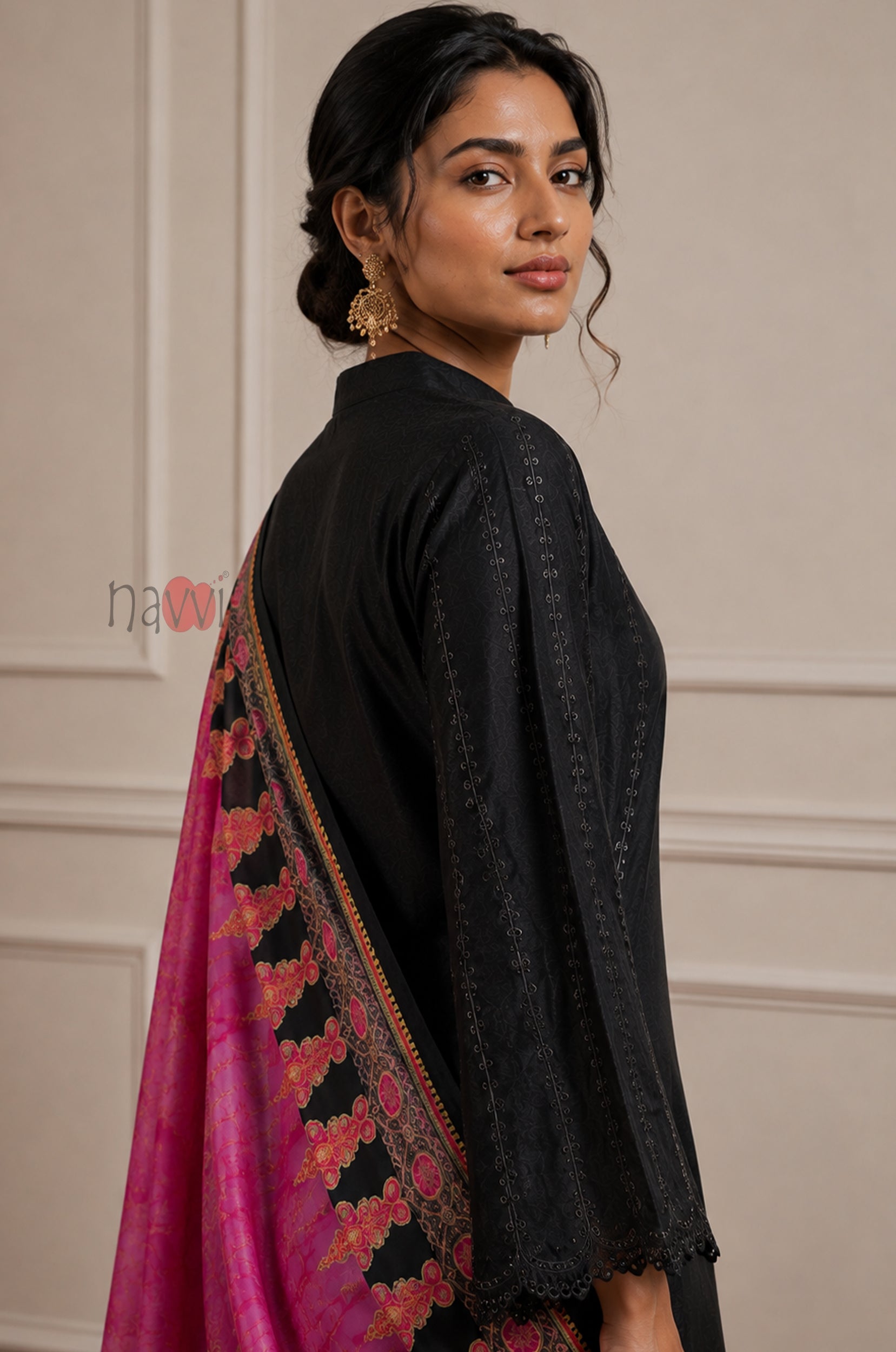 Noir Embroidered Set With Dupatta - Navvi.in