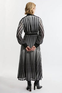 Black and White Zigzag Pattern Maxi Dress - Navvi.in
