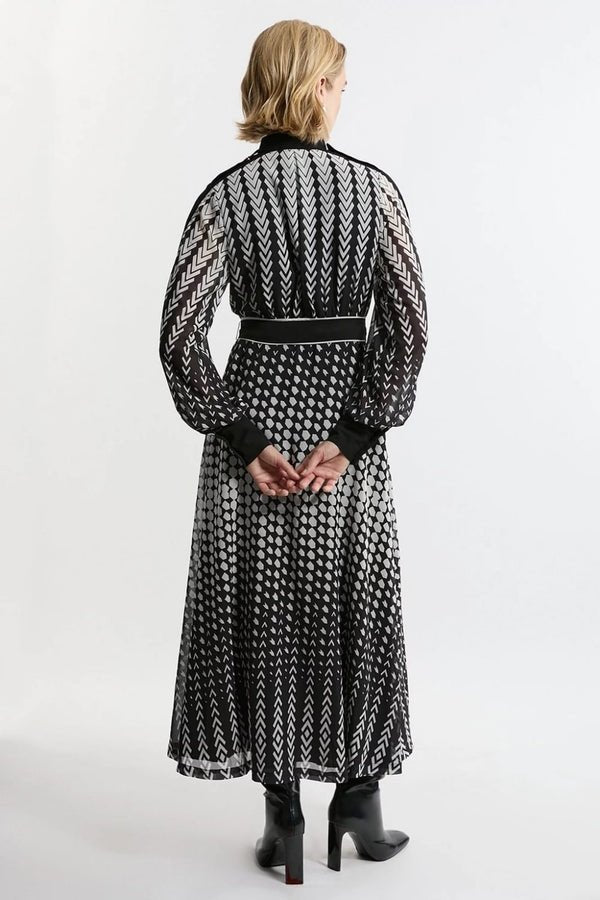 Black and White Zigzag Pattern Maxi Dress - Navvi.in