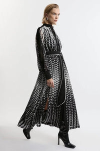 Black and White Zigzag Pattern Maxi Dress - Navvi.in