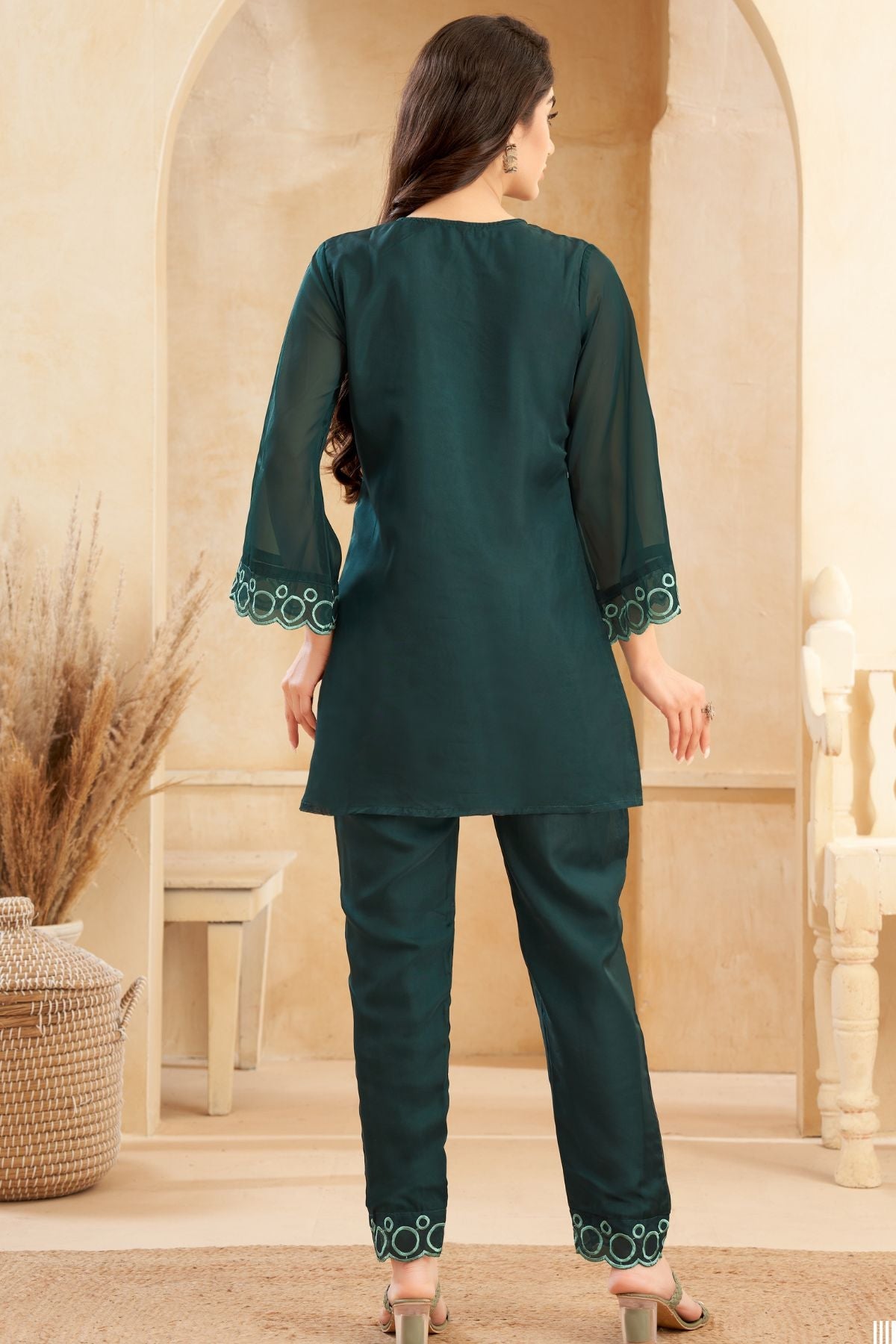Green Embroidery Kurta Pant Set - Navvi.in