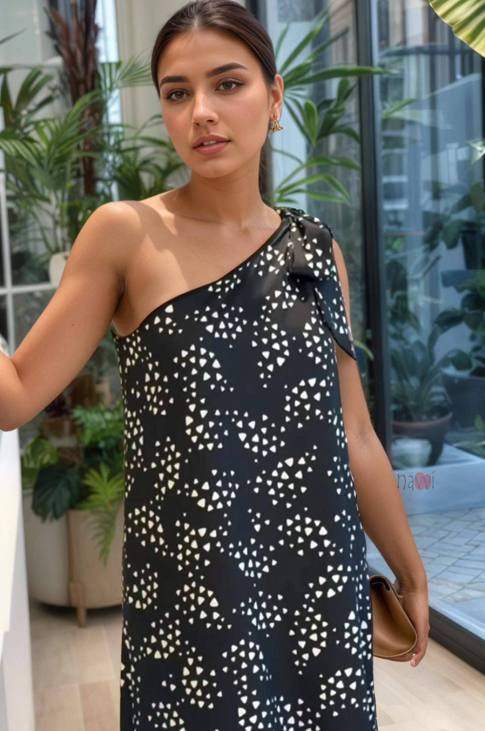 Elegant Noir One-Shoulder Printed Maxi