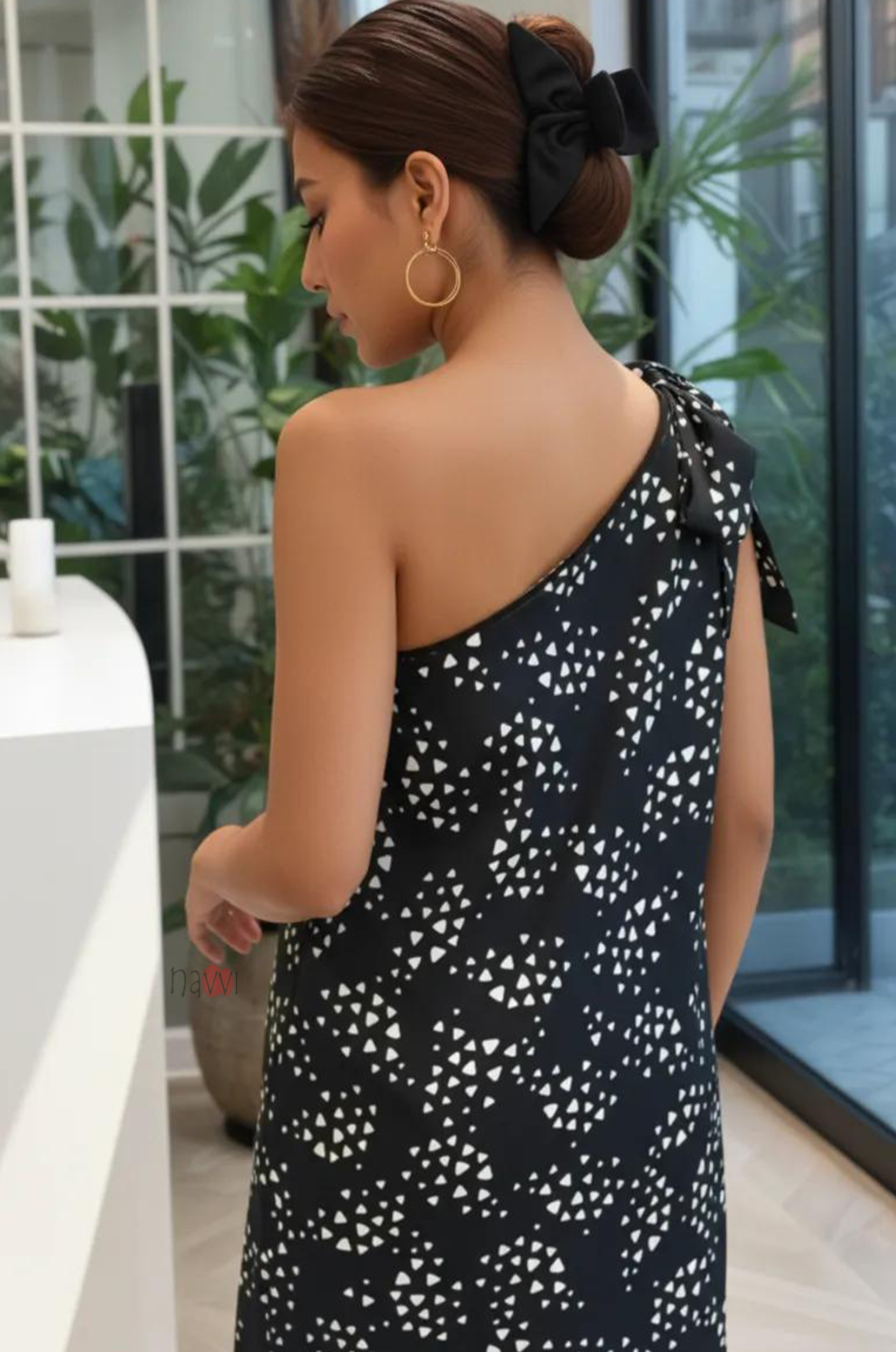 Elegant Noir One-Shoulder Printed Maxi