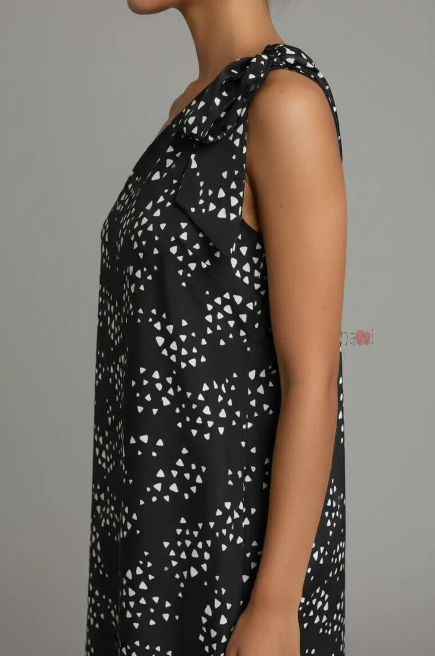 Elegant Noir One-Shoulder Printed Maxi