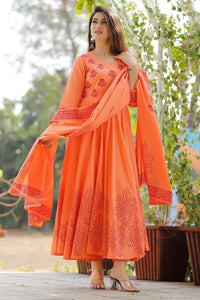 suitset orangesuitset handblockprintsuitset suitsetsforwomen ethnicsuitset ethnicfashion suitwithdupatta onlinefashion newarrival weddingfashion bridetobe festivecollection ethnicapparel womenapparel navvi navvi.in