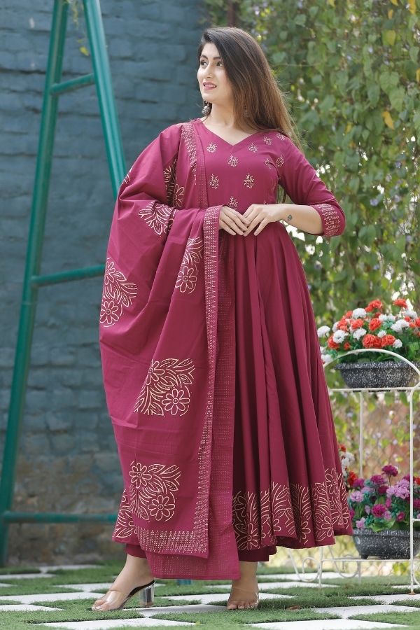 Anarkalisuitset purpleanarkali suitset Purplesuitset handblockprintsuitset suitsetsforwomen ethnicsuitset ethnicfashion suitwithdupatta onlinefashion newarrival weddingfashion bridetobe festivecollection ethnicapparel womenapparel navvi navvi.in