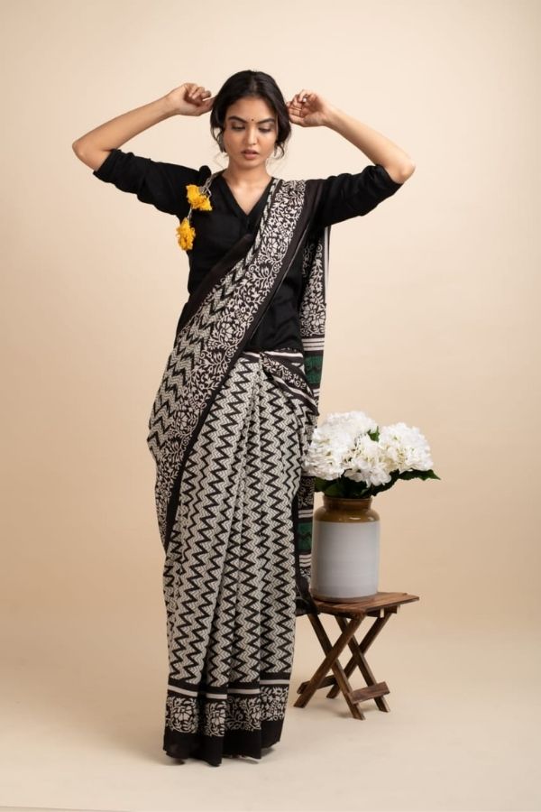 sareelove indianwear ethnicwear navvi navvi.in traditional blacksaree cottonsaree sareefashion traditional indianfashion madeinindia sareeindia sareeblouse handloom ethnic sareedraping sareeinstagram sareefashion indianfashionblogger